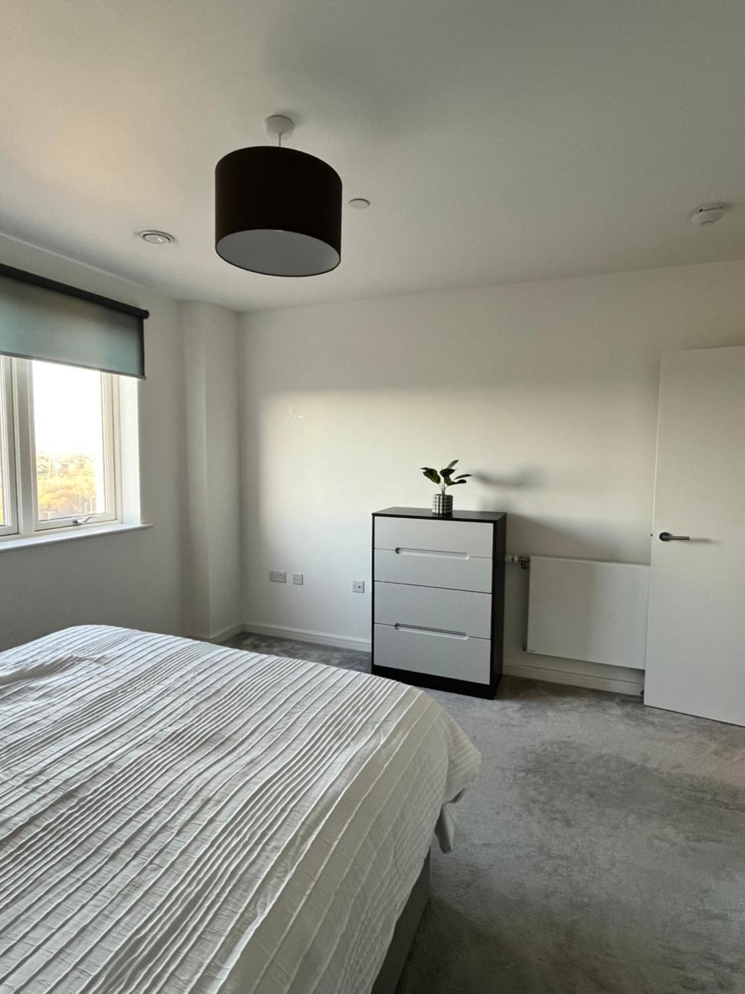 One Bedroom Apartment Баркинг Экстерьер фото